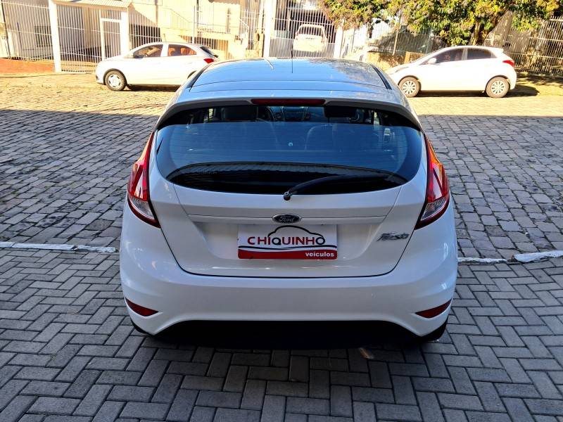 FORD - FIESTA - 2016/2016 - Branca - R$ 49.900,00