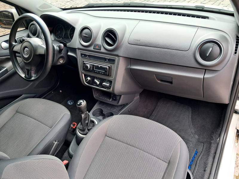 VOLKSWAGEN - VOYAGE - 2013/2014 - Branca - R$ 42.900,00