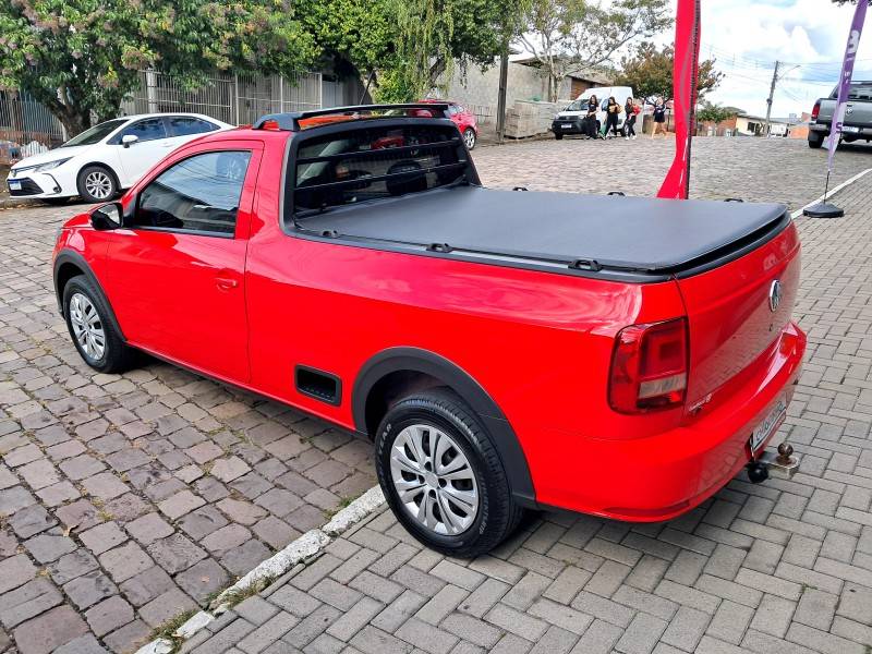 VOLKSWAGEN - SAVEIRO - 2022/2023 - Vermelha - R$ 79.900,00