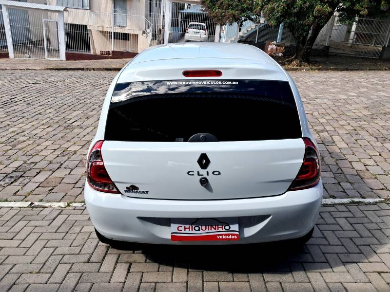 RENAULT - CLIO - 2013/2014 - Branca - R$ 24.900,00
