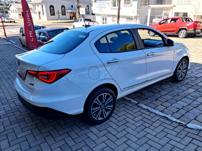 FIAT - CRONOS - 2018/2019 - Branca - R$ 69.900,00