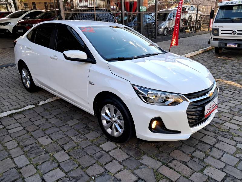CHEVROLET - ONIX - 2021/2022 - Branca - R$ 83.900,00