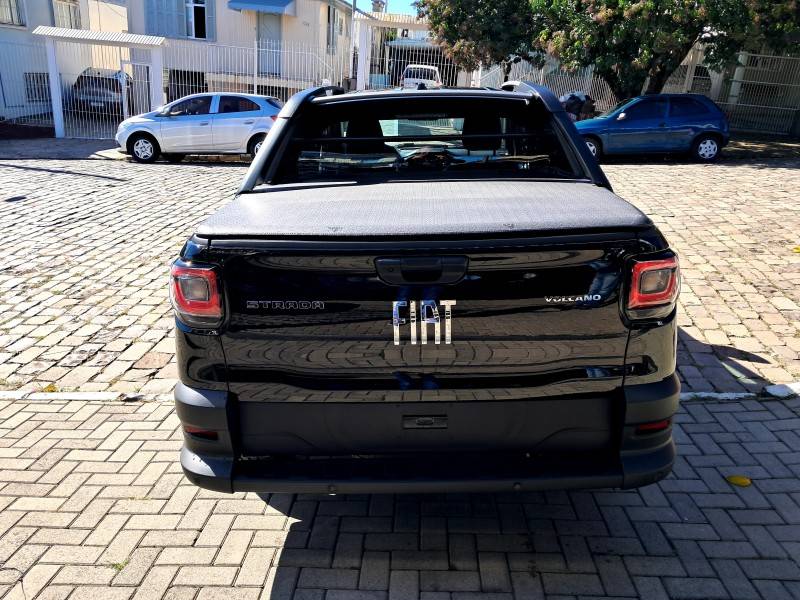 FIAT - STRADA - 2025/2025 - Preta - R$ 134.990,00