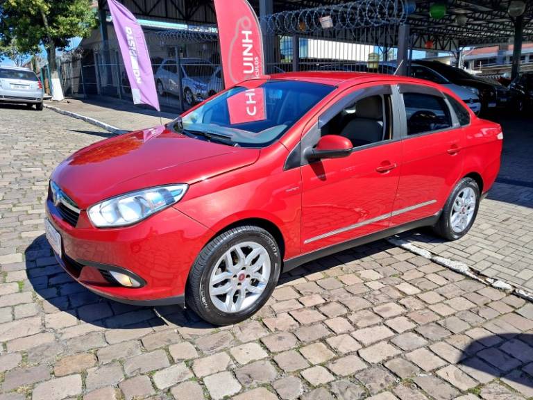 FIAT - GRAND SIENA - 2014/2015 - Vermelha - R$ 42.900,00
