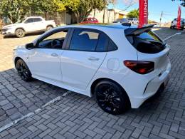 CHEVROLET - ONIX - 2022/2023 - Branca - R$ 89.900,00