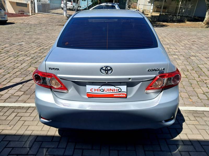 TOYOTA - COROLLA - 2013/2014 - Prata - R$ 71.900,00