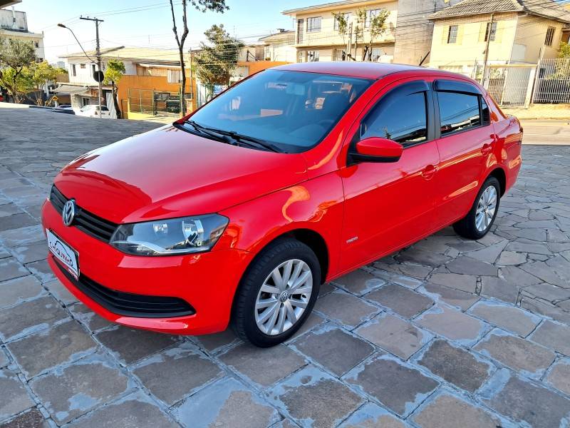 VOLKSWAGEN - VOYAGE - 2013/2014 - Vermelha - R$ 42.900,00