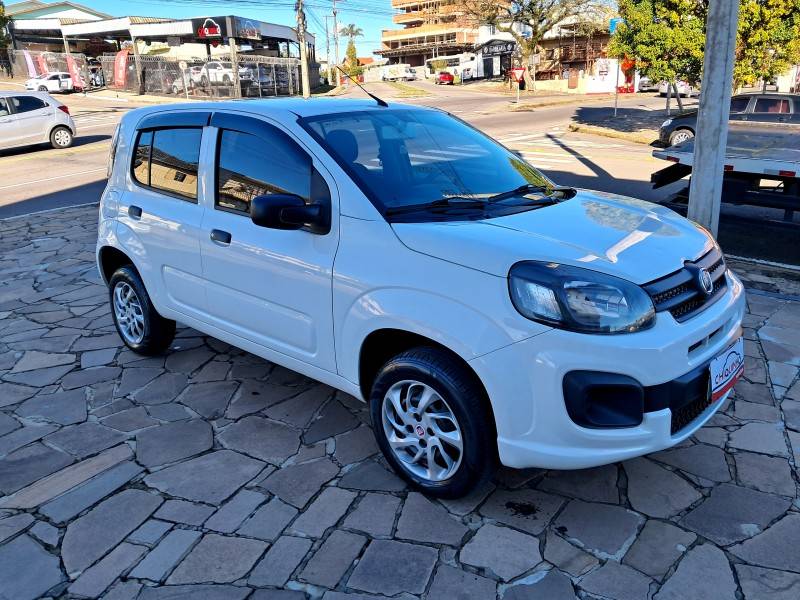 FIAT - UNO - 2021/2021 - Branca - R$ 49.900,00