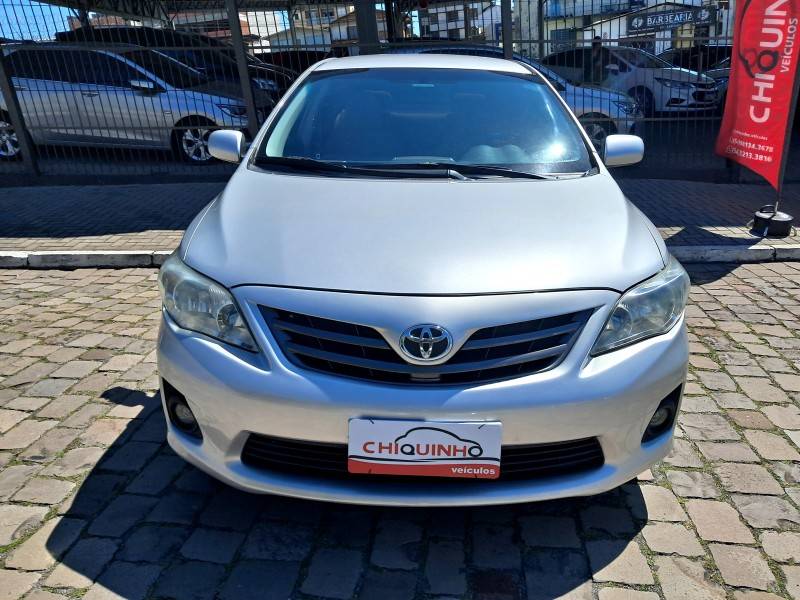 TOYOTA - COROLLA - 2013/2014 - Prata - R$ 71.900,00
