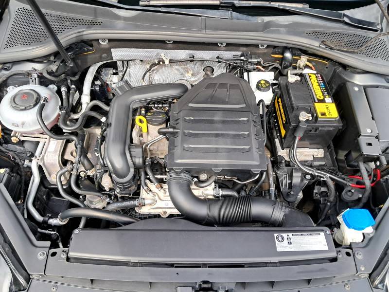 VOLKSWAGEN - GOLF - 2017/2018 - Preta - R$ 96.900,00