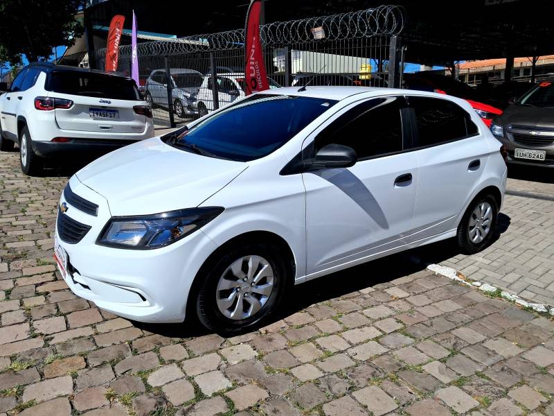 CHEVROLET - ONIX - 2019/2019 - Branca - R$ 53.900,00