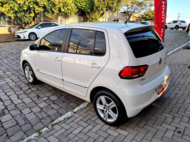 VOLKSWAGEN - FOX - 2015/2016 - Branca - R$ 53.900,00