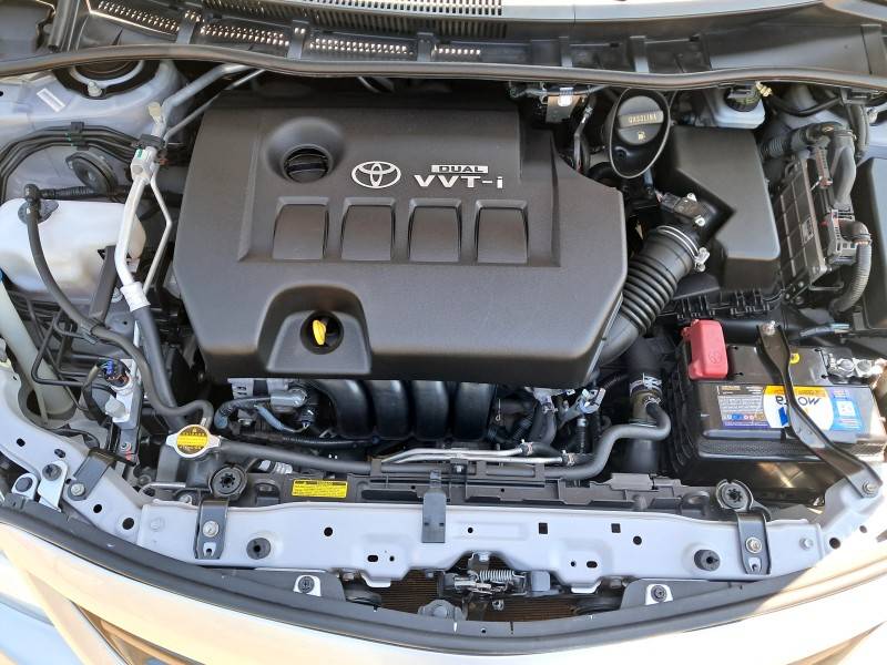 TOYOTA - COROLLA - 2013/2014 - Prata - R$ 71.900,00