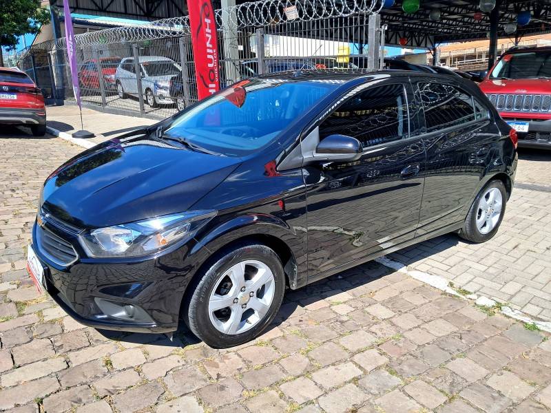 CHEVROLET - ONIX - 2018/2019 - Preta - R$ 62.900,00