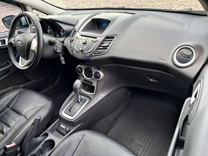 FORD - FIESTA - 2017/2017 - Branca - R$ 54.900,00