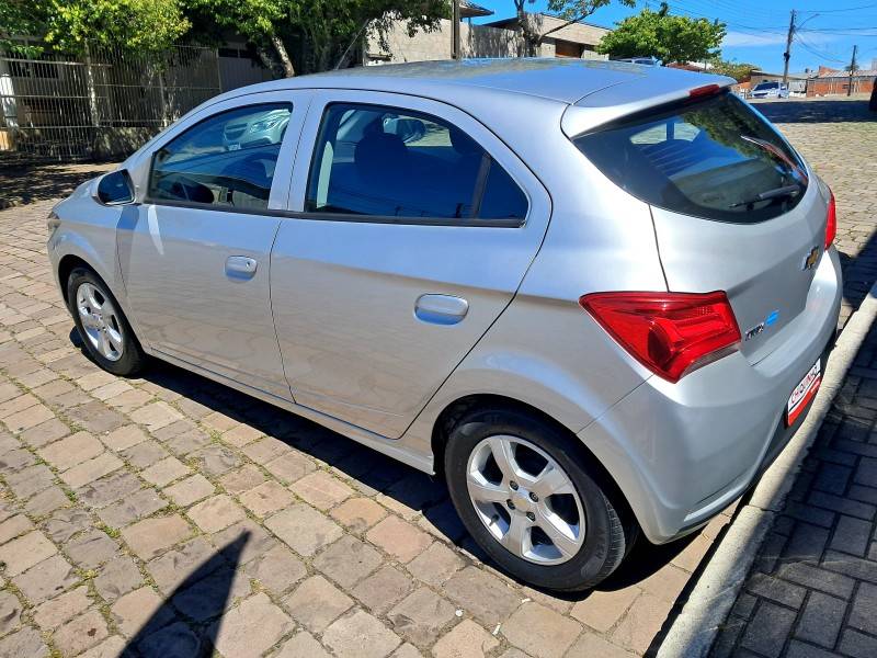 CHEVROLET - ONIX - 2018/2018 - Prata - R$ 56.900,00