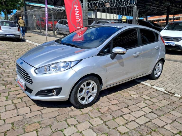 FORD - FIESTA - 2013/2014 - Prata - R$ 39.900,00